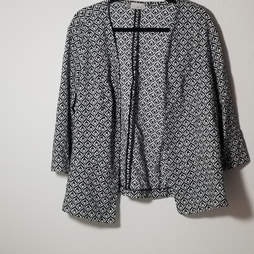 Chic Black and White Patterned Blazer